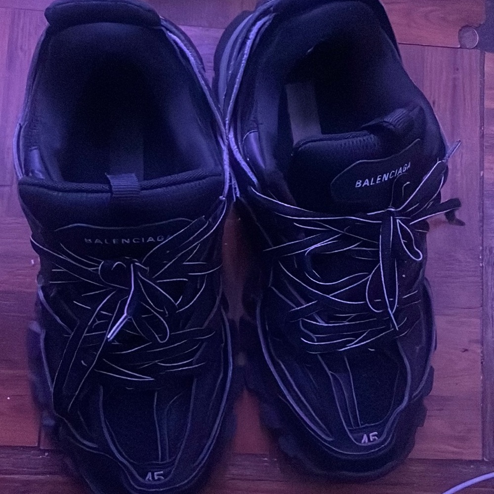 Balenciaga tracks LED